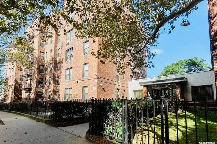 Wonderful 1 bedroom coop in the heart of Briarwood, Queens. Hardwood floors throughout, elevated prewar office area, galley kitchen with window, full bathroom with window, high ceilings, western exposures, underground parking (waitlist). Close to all shopping and dining in the area. Close to all public transportation.