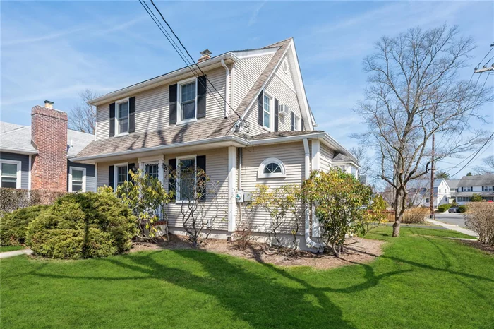 FURNISHED. Charming colonial in lovely Highlands neighborhood. Updated kitchen and bath, working fireplace, hardwood floors throughout. Laundry in basement. Close to downtown and Metro North.