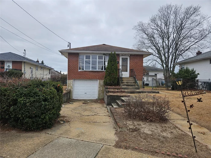 Contract Vendee, As-Is, 3 bedroom hi-ranch with full basement and OSE in Wantagh SD!