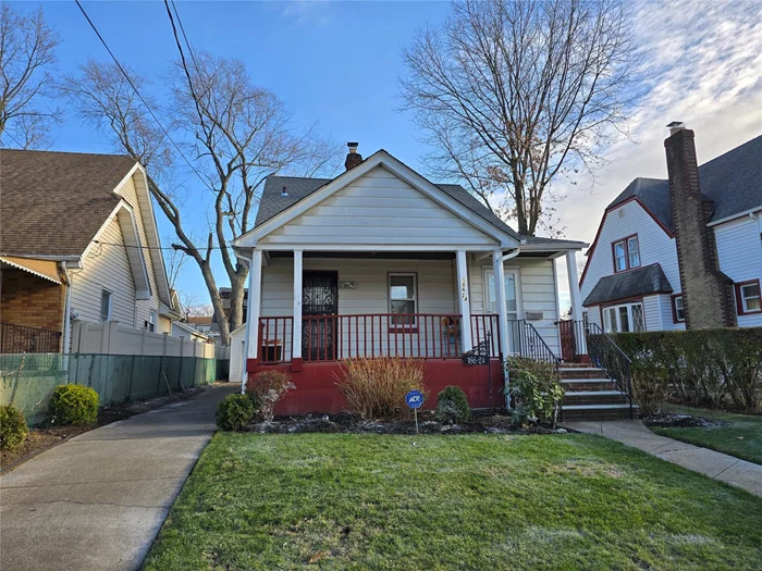 Lovely cape style home in St. Albans