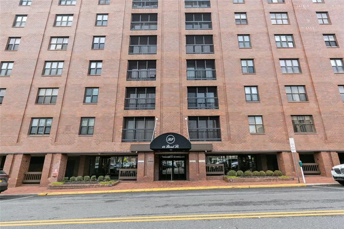 New in market, Luxury doorman condo building in the heart of the Town of Great Neck. Sunny Bright 2 Bedroom, 2.5 baths with Balcony Facing East, Corner Unit in Bond Park Building.1 Block to LIRR to NYC, a Large Kitchen with separate dining room, washer and dryer in unit, many big closets, 24hour doorman, 2 indoor parking spaces included, recreation room, gym, bike and storage room, enjoy the Great Neck Park District. Amenities: waterfront park, pool, Ice Skating, sport center. Central A/C.