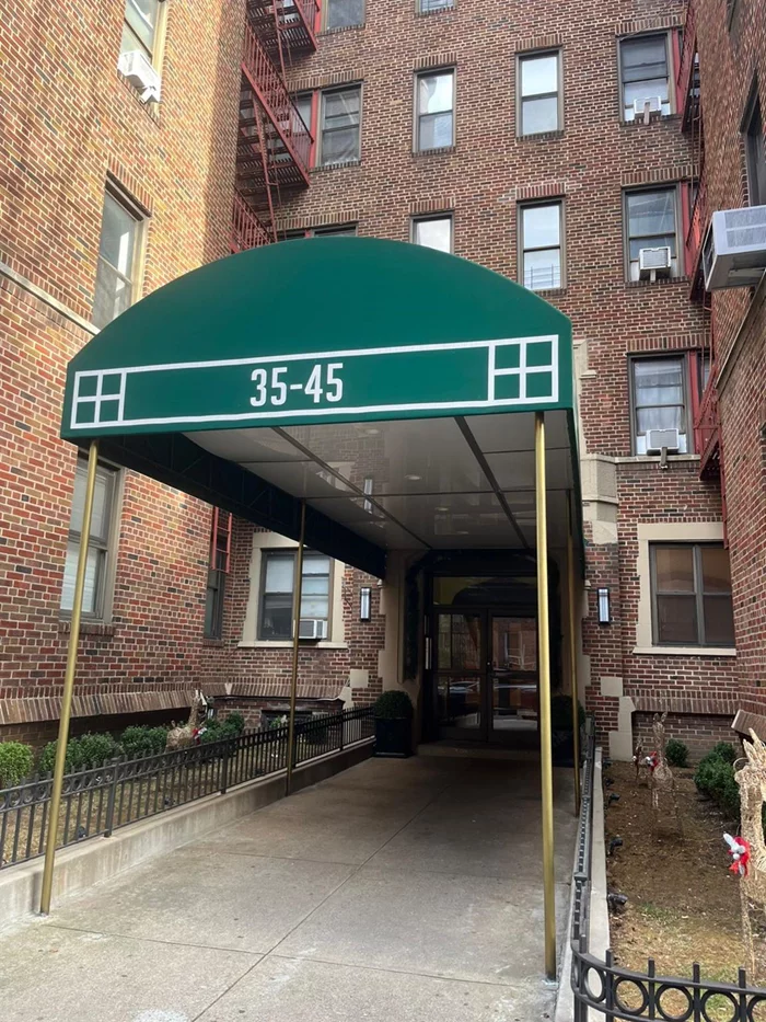 This one bedroom apartment is located just two blocks from the 7 train, within the Historic Landmark District. Income the Credit verifications is a must. Landlord is willing to reimburse the application fees.