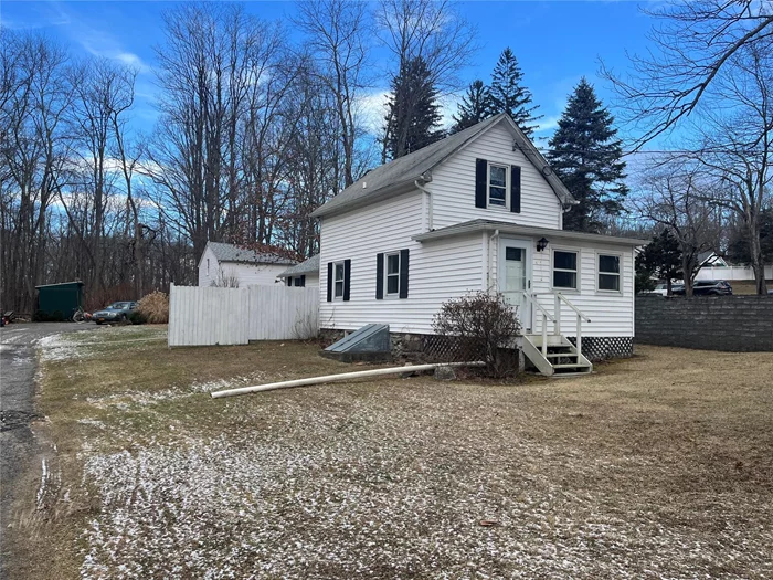 Welcome to this freshly painted 1-Bedroom house to rent in Mahopac! Great location w/easy access to schools, post office, shopping and more. The house features a nicely sized Living Room & Dining Room w/sliders out. The Kitchen offers a washer/dryer hookup w/door to backyard. 1-Full Bathroom on the Main Level. Upstairs you&rsquo;ll find the 1-Bedroom w/walk-in -closet and additional closet/storage space. Parking for 2 Cars.  Plenty of yard space to enjoy. Tenant must have good credit. No Pets or Smoking. RentSpree Online Tenant Screening required. Renters pay a $20 application fee.