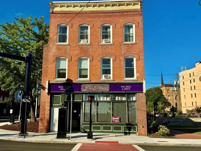 Turn-Key Business For Sale. Great opportunity! Well-established restaurant in a highly visible location next to City of Middletown City Hall and John F. Degnan Square. Great lease terms, 10+ years if desired. This is a turn-key opportunity. The entire place is equipped for full restaurant use, featuring seating for 48, a super clean and updated kitchen, refrigeration, a rear entrance for deliveries, full granite countertops, and extra storage. The business is generating good income with strong repeat customer demand.