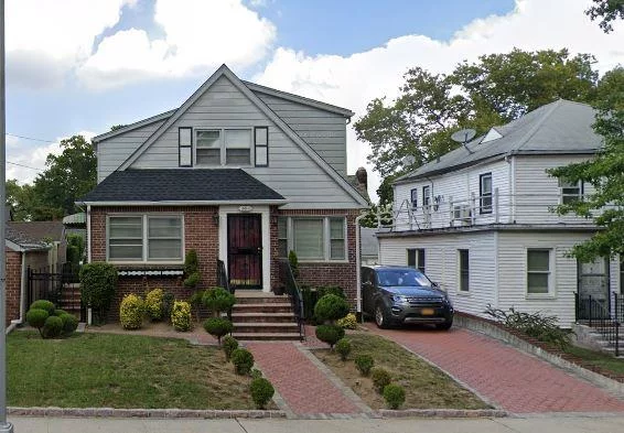 1 family home in Flushing, sitting on a spacious 40x97 lot just hit the market!Offering you 4 bedrooms, 2 full baths, 1 car garage, finished basement, and private driveway! With proximity to shopping areas, schools, half block to Browne Park, easy access to Cross Island Pkwy