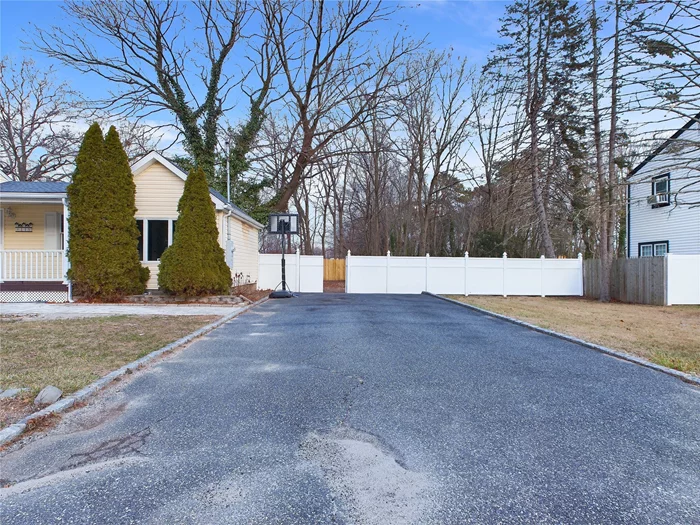 4 Bedrooms, 2 full bathrooms fully renovated with open concept kitchen and separate dining room and living room. Sliding to doors to large wooden deck and huge backyard.