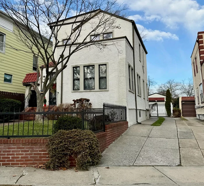 This property features New Roof, Boiler and New Washer.