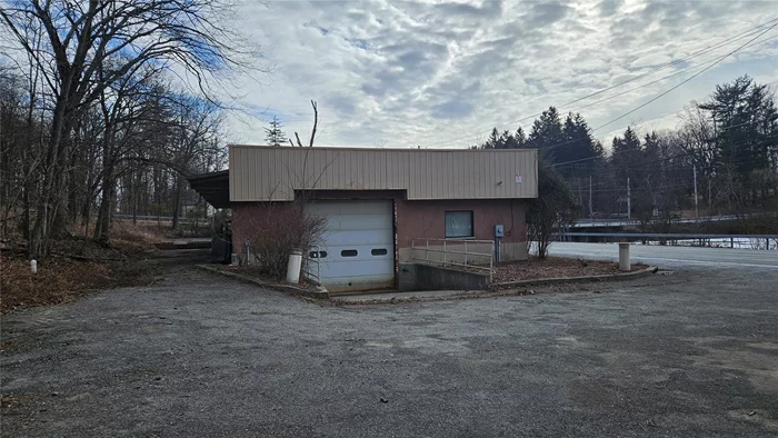 Great Opportunity! This warehouse, approximately 3, 160 sq. ft., sits on a beautiful 6+ acre parcel at the high-traffic intersection of Routes 207 and 208. The property offers incredible potential with a 15â€™ ceiling height, a 12x12â€™ drive-in overhead door, and a heavy-duty electric lift on the ceiling. Inside, you&rsquo;ll find 1, 350 sq. ft. of space with 13&rsquo; clear ceiling height and 950 sq. ft. with 11&rsquo; clear ceiling height. Additionally, the property provides 13+ parking spaces, making it ideal for various uses. While the building needs some TLC, its prime location, size, and features offer endless possibilities. Donâ€™t miss out on this chance to make this scenic property your own!