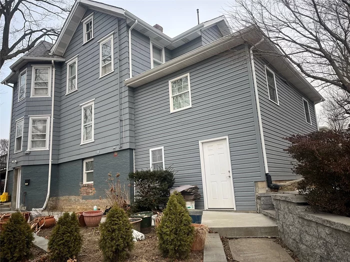 Just completely renovated 1 bedroom with a home office/bonus room in the heart of Glen Cove. Brand new kitchen, bathroom and stackable washer/dryer. Ready to move in! Close to shops, restaurants, parks and public transportation. Private patio with views of Garvies Point.