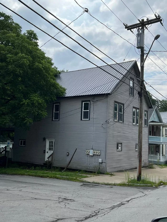 whole house rental with opportunity of possibility to sublease due to the fact its a 4 family whlehouse rental plus basement. all potential clients are welcome.