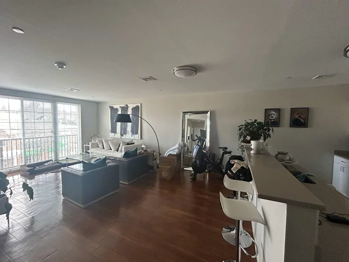 Pristine One Bedroom, Corner Unit with Balcony, Hdwd Flrs, Pantry, Lvrm/Dnrm Combo, Open Floorplan, Perfect for Entertaining, Located in the Village, Close to All, Easy Commute to Manhattan