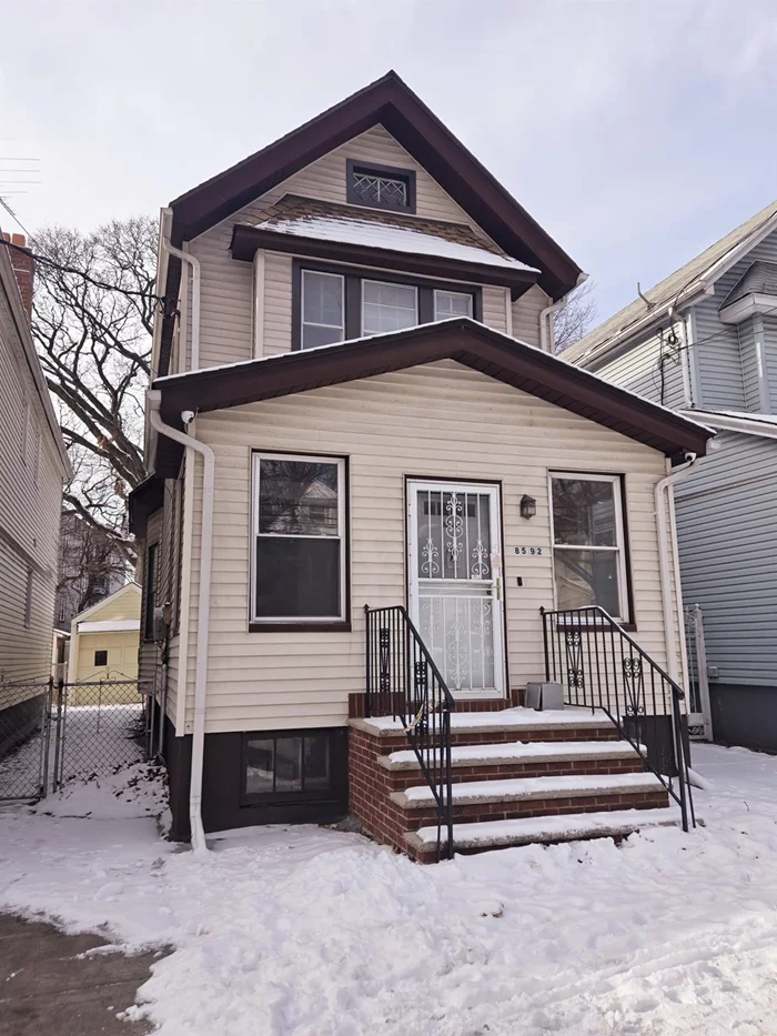 This property is located in the high-demand area of Woodhaven. 3 Bedrooms, 2 full bathrooms, and 1 half bathroom. Extra large Living and dining room. Fully Renovated. Full-finished basement with outside entrance. Close to Subway, buses, public park, shopping center.