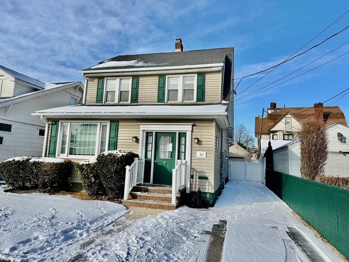 Rockville Centre 1 bedroom 1 bath 2nd floor renovated apartment. New kitchen with dishwasher, new bathroom with tub and new floors. Walkup finished/heated attic. Shared basement laundry/storage. 6 blocks from RVC LIRR.