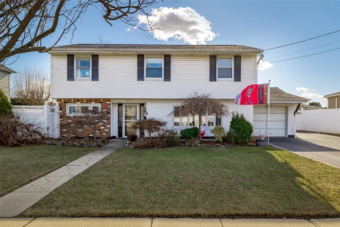 WELCOME TO YOUR FOREVER HOME! THIS GORGEOUS SPLIT LEVEL HOME IS EXACTLY WHAT YOU HAVE BEEN DREAMING OF! THREE BEDROOMS, TWO FULL BATHS, GRANITE COUNTERS, STAINLESS STEEL APPLIANCES, VAULTED CEILINGS, GLEAMING HARDWOOD FLOORS, BEAUTIFUL PRIVATE YARD WITH SUNNY SOUTHERN EXPOSURE!! WHAT MORE CAN YOU ASK FOR? COME SEE IT TODAY BECAUSE IT WILL BE GONE TOMORROW!