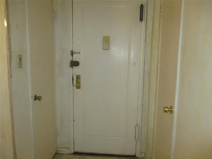 This apartment is in need of a total renovation. Owner is willing to credit some of the renovation costs. Large eat-in kitchen plus dining area - very large rooms and views directly into Forest Park. Transportation to the City , Mall and subway at your doorstep.