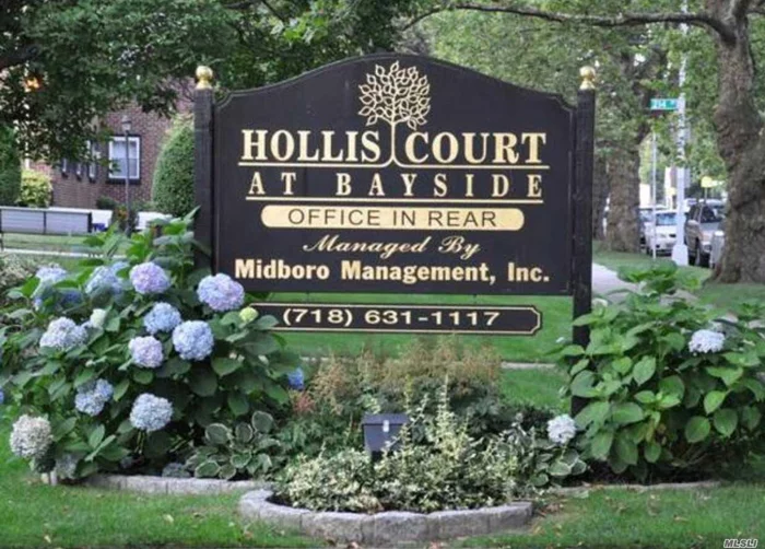 Bright and cozy 1-bedroom, 1-bathroom unit in the desirable Hollis Court community. Conveniently located near shopping and public transportation.