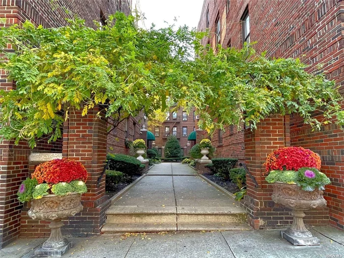 GARDEN COURTYARD GEM! Sunny prewar 1 bedroom apartment with high ceilings, renovated windowed EIK, high ceilings throughout, and large living room. Near transportation, LIRR and all shopping, restaurants. Won&rsquo;t Last.