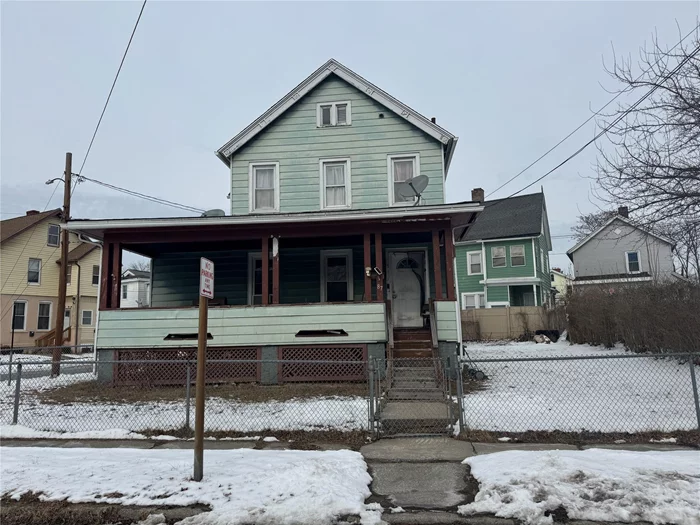 Donâ€™t miss out on this opportunity. Spacious 3 bedrooms and 2 full baths home on a corner lot. There has been some updates but still needs TLC. CASH Only. Sold â€œAs ISâ€.