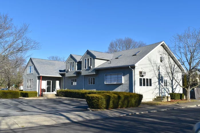 620 6th Street, West Babylon is a free standing office building.  Excellent visibility with approx. 18, 850 vehicles per day. The building was a former dental lab & now a clean canvas for other uses.  Abundant parking for employees & clients.