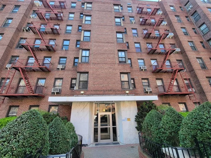 Spacious One Bedroom Apartment For Rent. The Unit Features Spacious and bright Rooms, Hardwood Floors Throughout, Ample Closet Space. Conveniently located near town, buses, highways, and steps away from Briarwood train station with access to E and F trains.