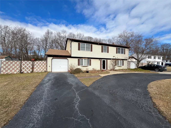 Renovated colonial on a quiet cul de sac. 4 bedrooms, 3 baths, eat in kitchen, formal dining room, and living room. Plenty of closet space throughout. Includes backyard and garage. Tenant pays all utilities.