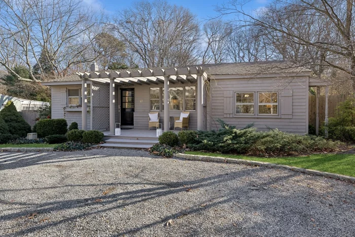 Great Nantucket cottage in Sag Harbor. Please do not miss!