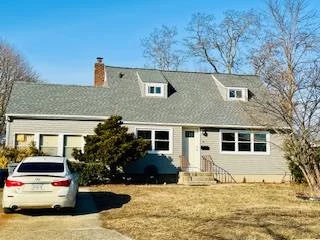 Recently done Vinyl Sided, Roof & some Windows Legal Accessary Apartment