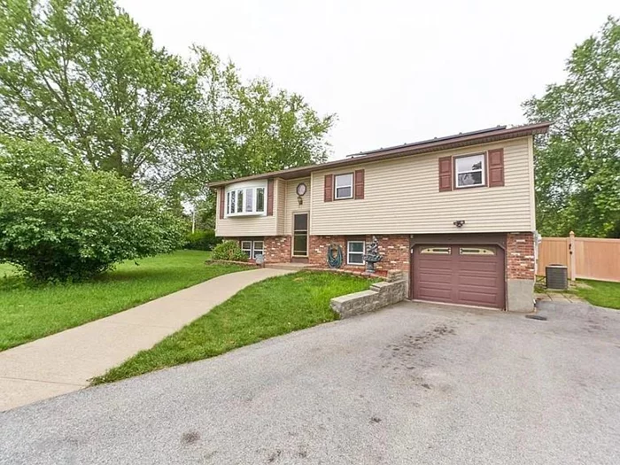 This charming home at 3 Lent Drive is indeed unique! Fresh and move-in condition! Offers 4 bedrooms and 2 baths. Beautiful big fenced backyard, a swing set, and an above-ground with a deck. Be the lucky tenant, schedule your showing today before it&rsquo;s gone!