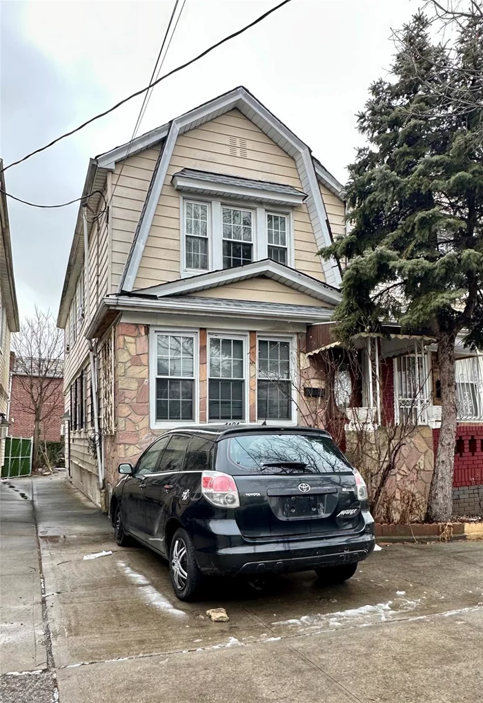 Welcome to a spacious 4-bedroom home nestled on a quiet, tree-lined street in the heart of Farragut, Brooklyn. Bursting with Character and potential, this home is perfect for anyone looking to make it their own!Enjoy generously sized bedrooms a walk- out basement, a private driveway and a big backyard. Perfect for entertaining, gardening, or relaxing. While the home could use a little TLC, its a fantastic opportunity to add your personal touch. Located near shops, dining, schools, and convenient transportation, this home offers both charm and convenience. whether you&rsquo;re a first time buyer or a savvy investor, Don&rsquo;t miss out on this Hidden Gem! come see it yourself - schedule a showing today.