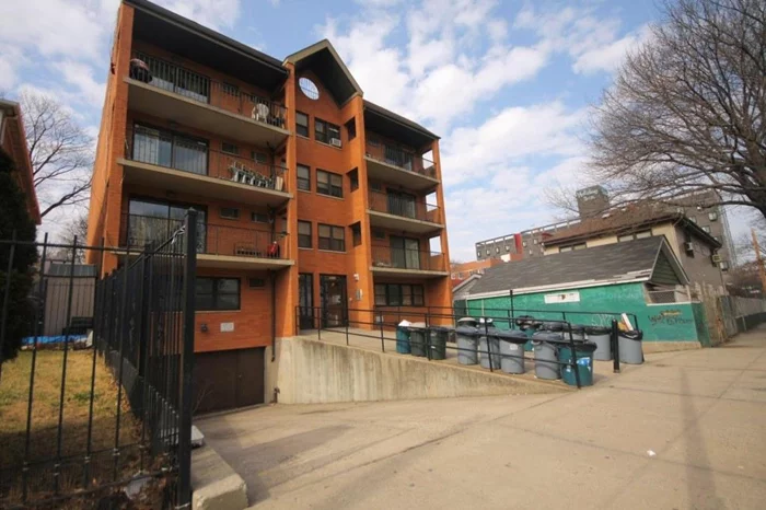 Well maintained four story high semi-detached 8 apartment located at the heart of Corona, excellent investment property, close to major highways and transportation, must see !!