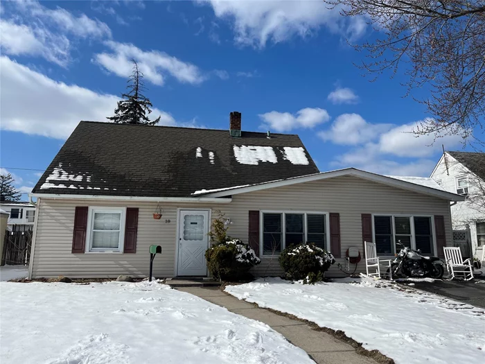 Expanded Four bedroom cape in prime location Island Trees School district.Large Kitchen with Dining Room area. Tool room, Laundry, 200 amp electric. Large property 60 x 100 with private fenced backyardon a quiet street. Close to shopping and public transportation.