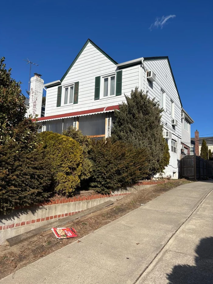 Spacious and well-maintained 5-bed, 4-bath colonial on a 40x100 lot! The first floor features a bright living room, formal dining room, eat-in kitchen, one bedroom, and a full bath. Upstairs offers four generous bedrooms and two baths. The finished basement provides extra living space with a lounge area, laundry room, full bath, and separate heating/boiler systems. Enjoy a charming front porch, a private driveway, a one-car garage, and a lovely backyard. Conveniently located just a minute from the Q17 bus and close to schools, shopping, banks, and restaurants. A fantastic opportunity!