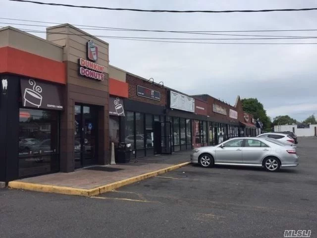 Busy 16 Unit strip center with good visibility, join Dunkin Doughnuts, UPS Store, Rosemarie&rsquo;s Pizzeria Restaurant and others, good opportunity for the right entrepreneur.