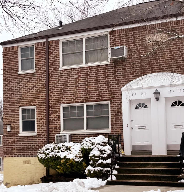 Welcome to this beautiful lower-level corner unit in Deepdale Gardens. The tastefully updated kitchen features stone counters and stainless-steel appliances. Hardwood floors (board approved), ambient light/windows and recessed lighting enhance the space. The open concept living and dining rooms are perfect for entertaining. The spacious bedroom offers a double-door wardrobe. Maintenance Includes All Utilities (Including Electric), Taxes and Parking. No Flip Tax. Close To All Shops, Schools, Parks and Transportation. Cats allowed. Move right in!