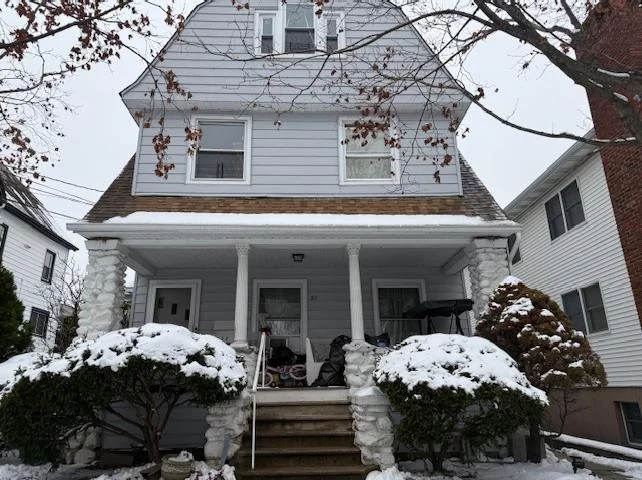 2 Family Home is located in the Fleetwood Section of Mt. Vernon Close to Metro North 30minutes from Grand Central station. Home was renovated in 2018 Great for large family