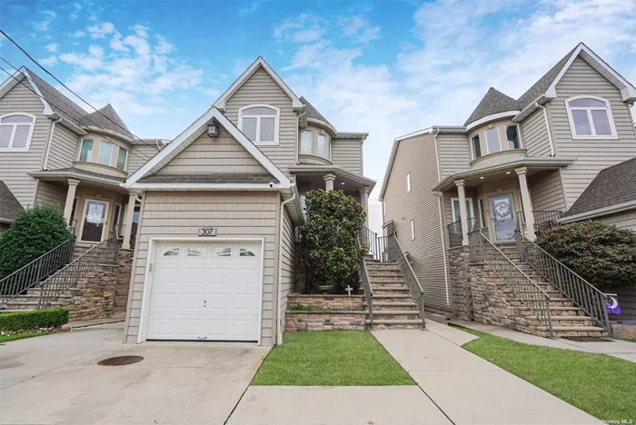 Beautiful Two-Dwelling Home In Tottenville.