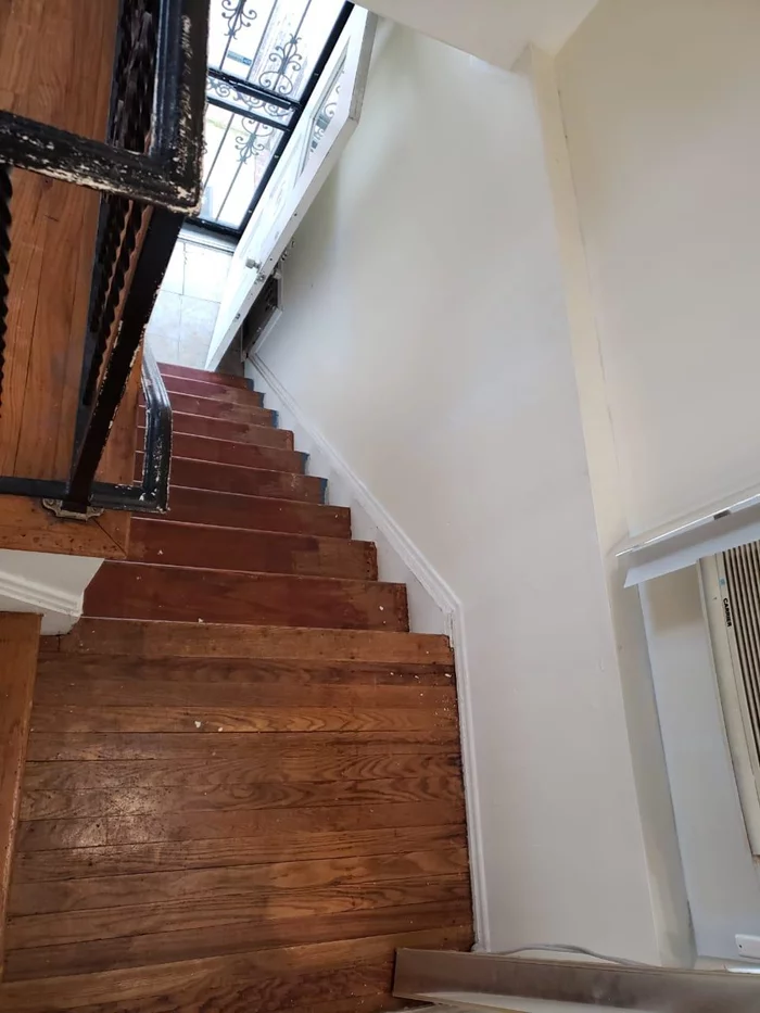 3Br apartment with Fdr, Flr, Eik, 2Fbth, Completely renovated with all new appliances., Additional information: Appearance:Mint, Lease Term:12 Months, Renewal Option