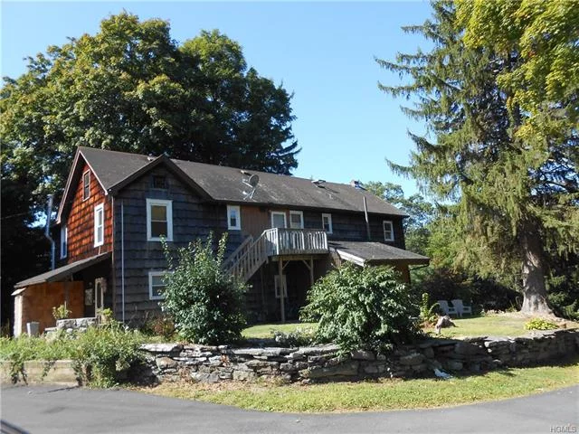 Ideal location on Rte 32 in Highland Mills close to NYS Thruway, Monroe Woodbury Schools and Woodbury Commons shopping outlets. Each unit has a private entrance, all four units leased. Three apartments in the main house and one in the cottage. Renovations/improvements/upgraded interiors. Call about owner financing. Let&rsquo;s make a deal.