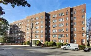 Beautifully renovated and updated one bedroom apartment with dining L, windowed bathroom with shower and closets galore. Lovely hardwood floors. Next Ludlow Park Metro North for a fast and convenient commute to the city. Low maintenance. Quiet residential area of Yonkers conveniently located close to all!