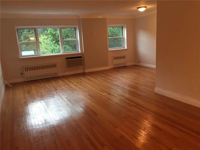 Easy to show coop is convenient for commuters to Manhattan. Cozy, spacious unit can easily convert to 2 bedroom, .