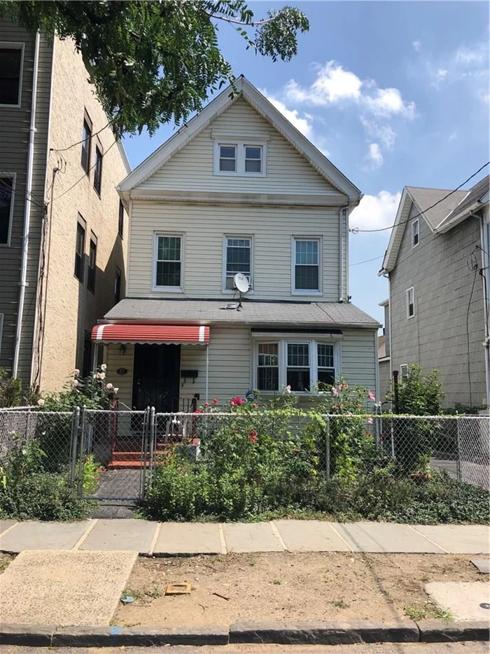 Newly on the market single family home with 4 bedrooms and 3 bathrooms along a finished basement.  House is in pristine condition along with hardwood floors all throughout the house. Home includes a 1 car garage but holds up to 4 cars in the driveway/backyard.