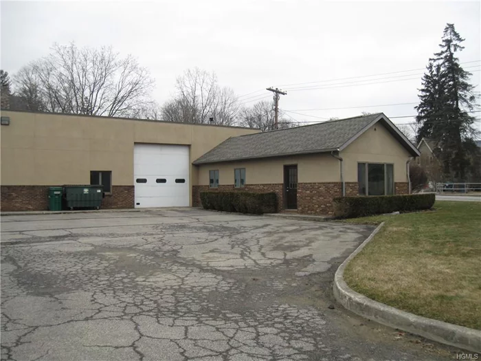 Great opportunity for an office- warehouse in Highland Mills. 3- huge garage doors and 800-1000 square feet of office. 14 foot garage doors and inside height is 14+ feet. Plenty of parking. Is in Residential area and will require permits to operate.