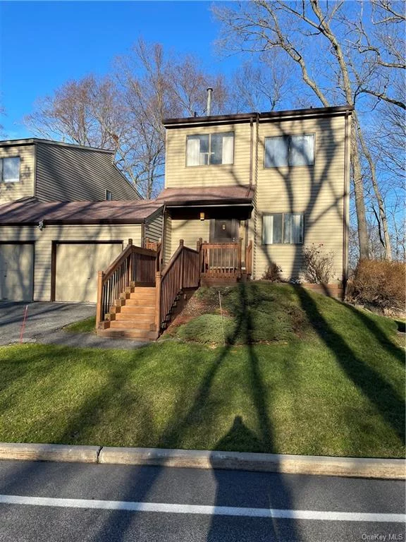 Come in and make this townhome your own! This 3 bed 2.5 end unit will be the perfect home with some TLC. Perfect location for commuting and shopping. Close to Woodbury Commons, Earl Reservoir Park, NYS Thruway, Highway 17 and Palisades Parkway