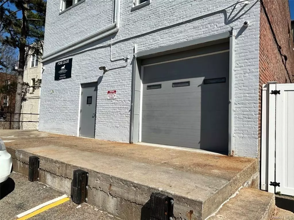 1849 SF Great location for warehousing storage - High and dry clean storage space with loading dock and overhead door.