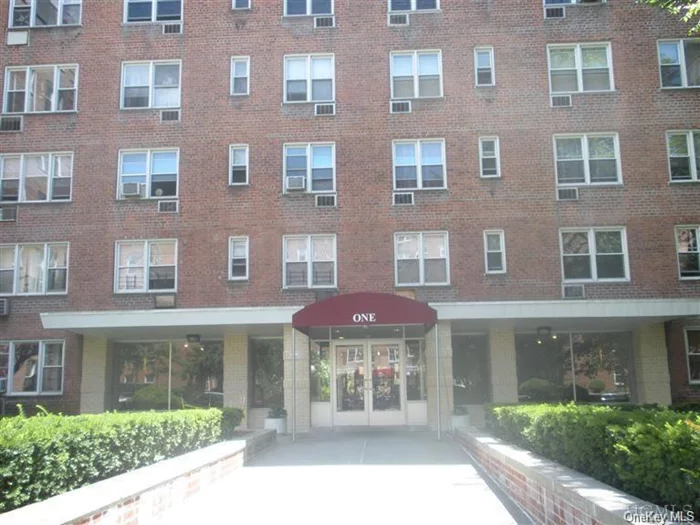 Bright and Spacious one bedroom unit. This unit is centrally located next to everything. Minutes away from Tuckahoe Train Station. This building has security swipe system to enter. Olympic Size Swimming Pool. Must be 100% carpet except for Kitchen and Bathroom.