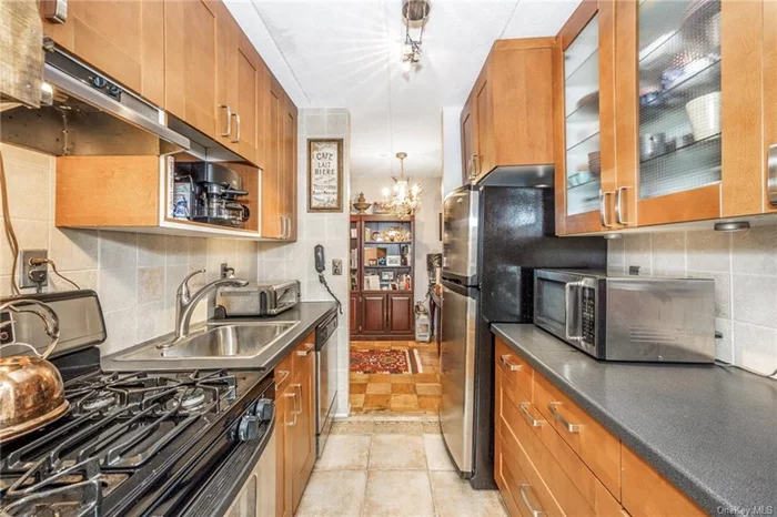 Spacious Living Room - door to 2nd bedroom, currently used as formal Dining Room