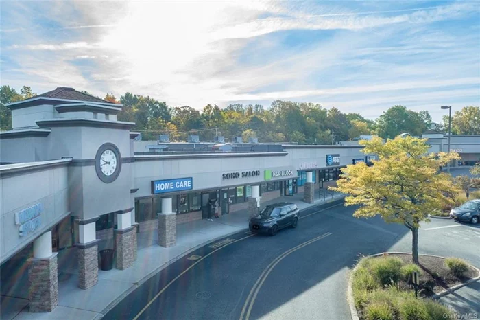 Retail Space Available for Lease! Join Shop rite, Tractor supply, Dunkin Donuts, Wendys, Middletown Medical, Mobile Rescue and many more successful businesses! -- 2850 sqft space available @ $14/sqft, NNN -- 3028 sq ft, Suite 124 available for $18/sqft, NNN --  Periodic increases to be negotiated. This is a very busy community shopping center with lots of foot traffic each day.