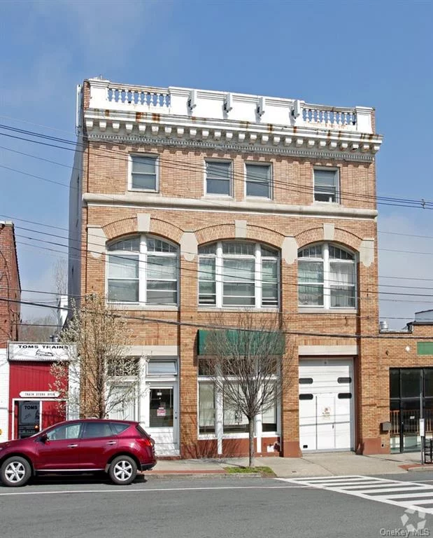 Unique flex space located in downtown Ardsley. Directly off of the I-87 Highway and Saw Mill River Parkway. 12 foot clearance. High ceilings. Drive in at the front of the building. Drive directly into the space. Opportunity to lease additional storage space.
