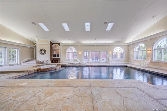 3200 Sqft Indoor Pool 16x32 & 10 Jet Hot To