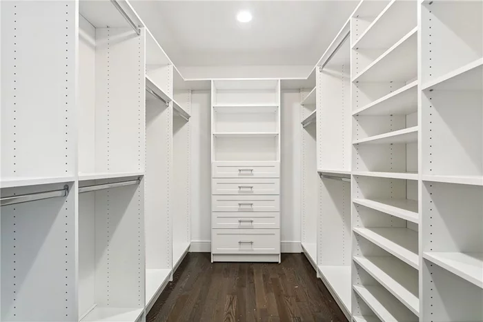 Extended Walk-In Closet Option